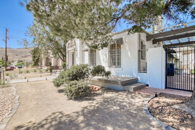 Building Photo - Stunning Historic Manhattan Heights home