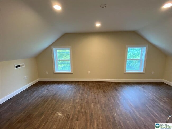 Foto del edificio - 5878 Sullivan Trail