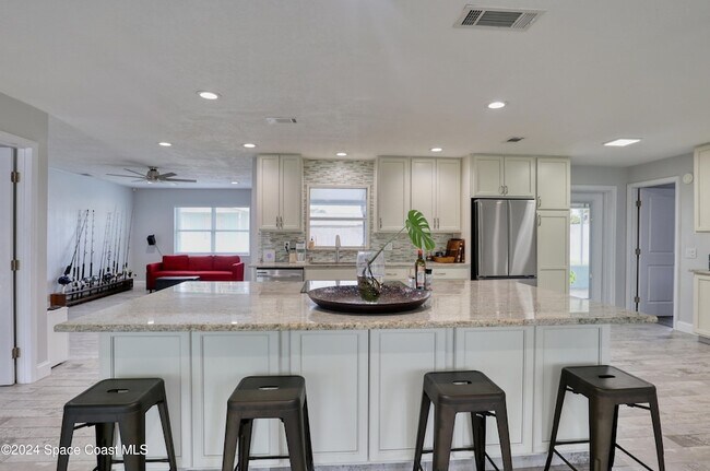 Foto del edificio - 590 Coconut St