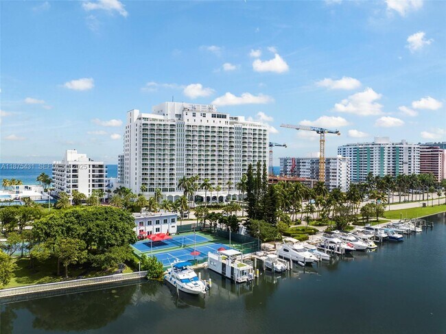 Foto del edificio - 5401 Collins Ave