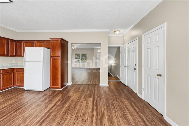 Foto del edificio - 221 Scarlet Ridge Ct