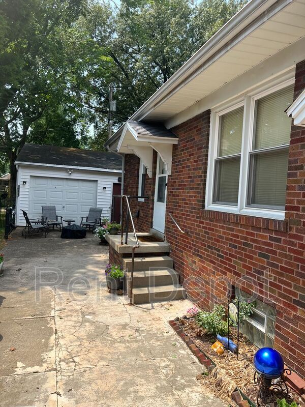 Building Photo - 737 S Englewood Ave