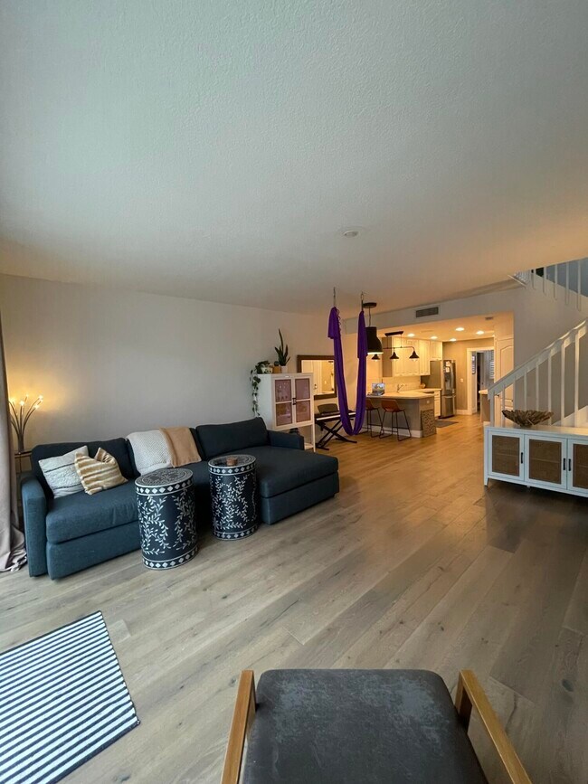 Foto del edificio - 245 Fortuna Dr