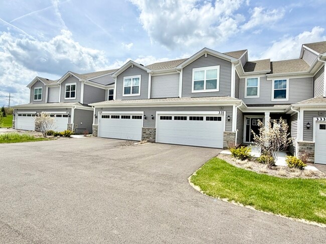 Building Photo - 331 Red Oak Cir