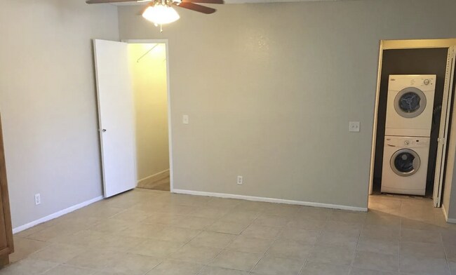 Building Photo - 433 Autumn Dr