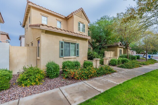 Foto del edificio - 3 bedroom home in Surprise