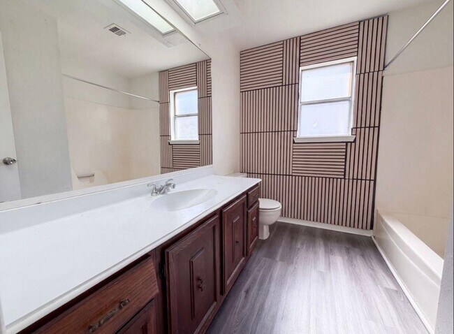 Building Photo - 6623 Vialinda Dr