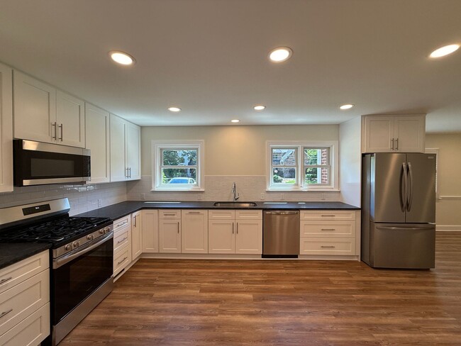 Foto del edificio - 638 Stratford Rd NW