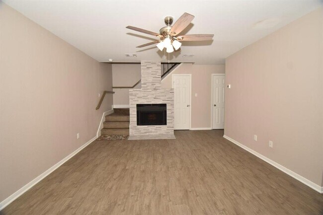 Foto del edificio - 2711 Grants Lake Blvd