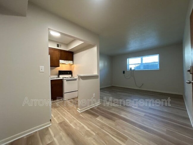 Building Photo - 1115 N College Dr