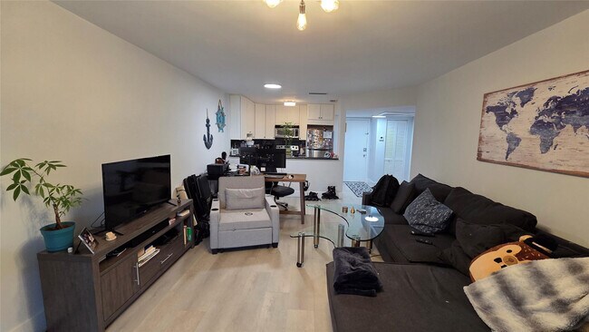 Foto del edificio - 101 E McNab Rd