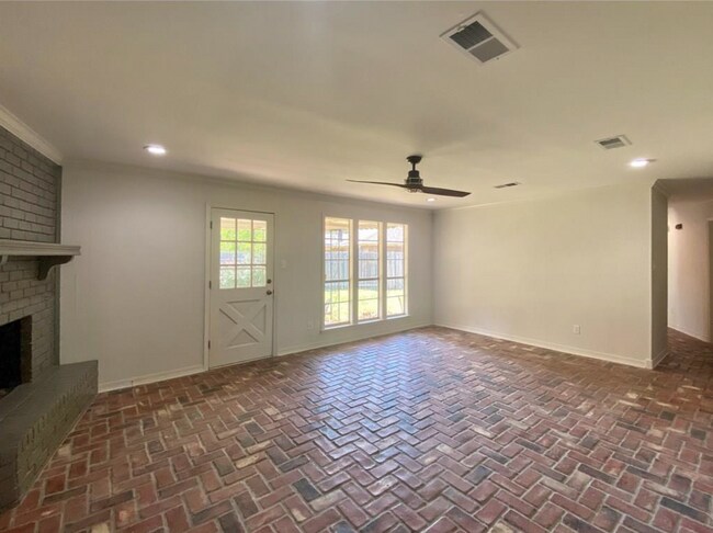Foto del edificio - Move-in Ready 3 bed/ 2 bath home in Town S...