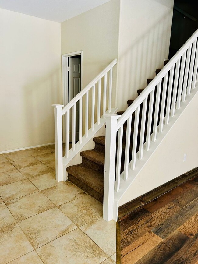 Building Photo - Beautiful TownHouse available in Brawley