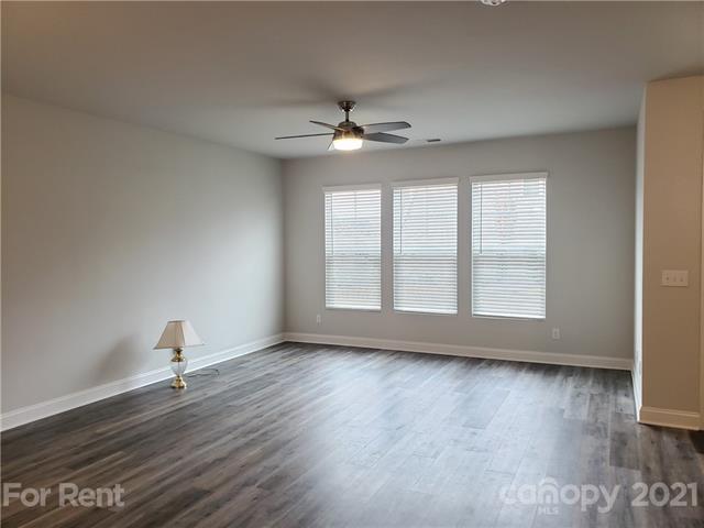 Foto del edificio - 909 Lyndon Station Dr