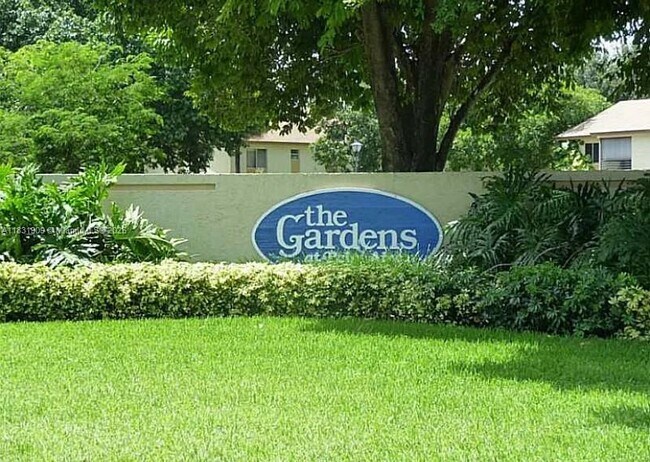 Foto del edificio - 514 Gardens Dr