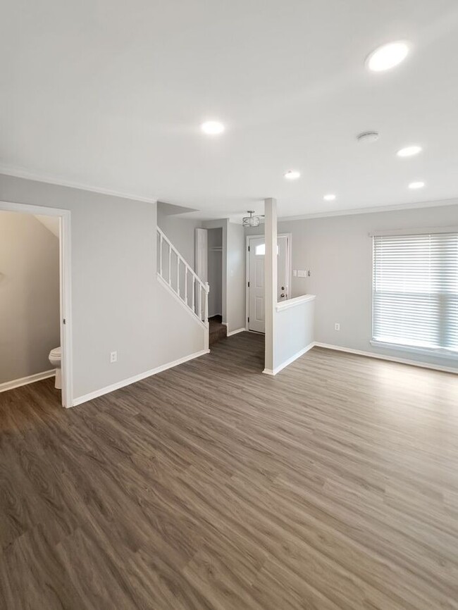 Building Photo - New Interior Upgrades 3 Bedroom Duplex wit...