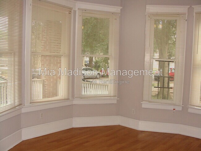 Building Photo - 513 W 35th St