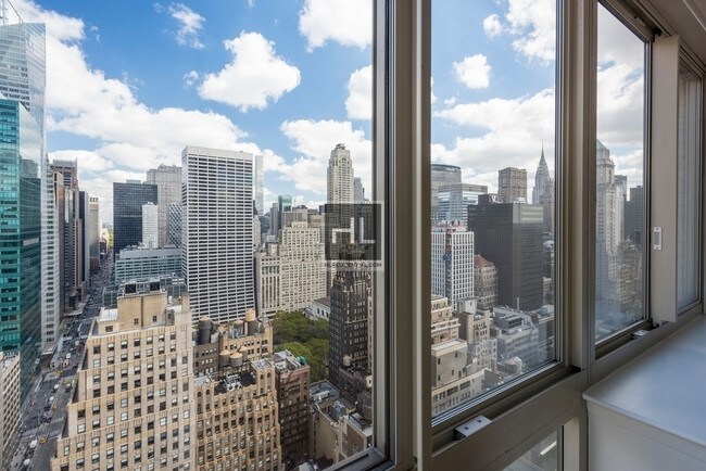 Building Photo - 66 W 38th St