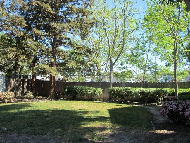 Building Photo - NOW LEASING !! THIS ONE WON'T LAST!!