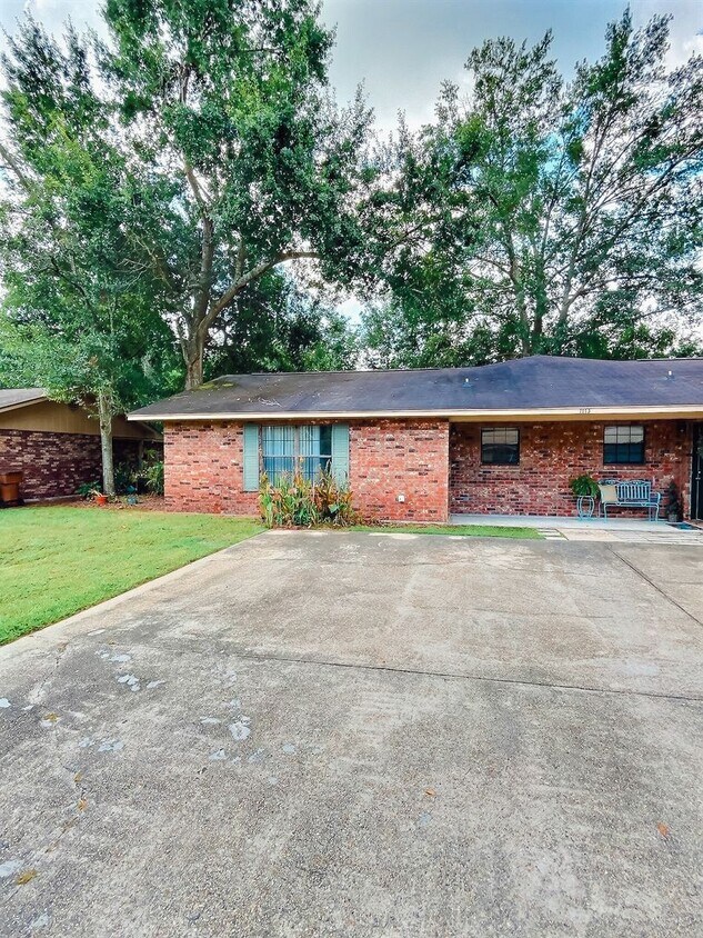 Primary Photo - 1113 Hickory Dr