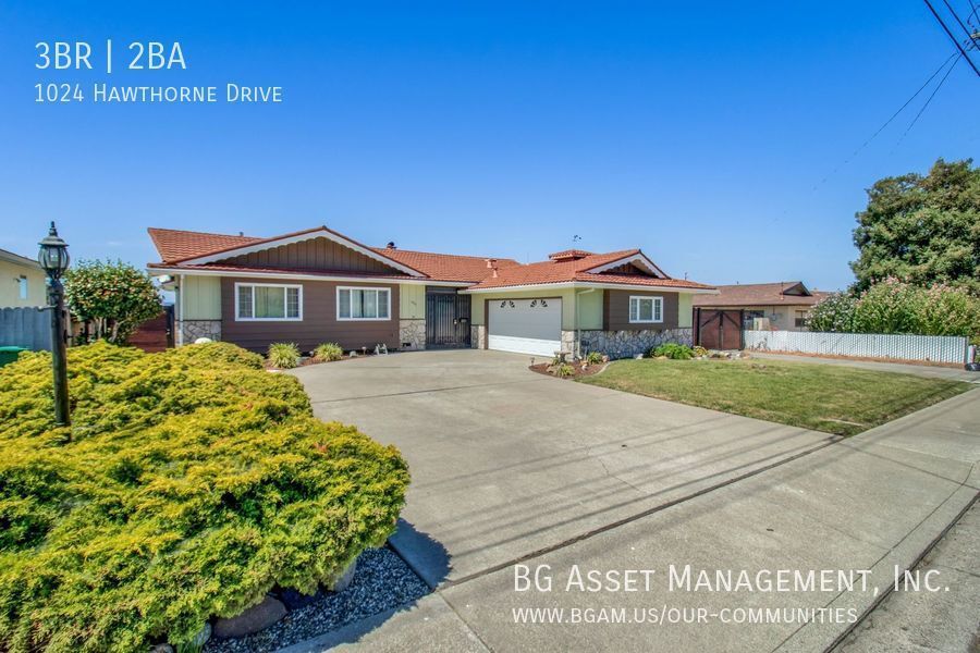 Primary Photo - Spacious Rodeo Rancher with RV Parking