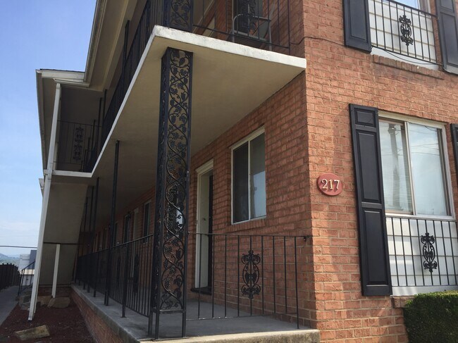 Foto del edificio - 217 Mountain Ave SW