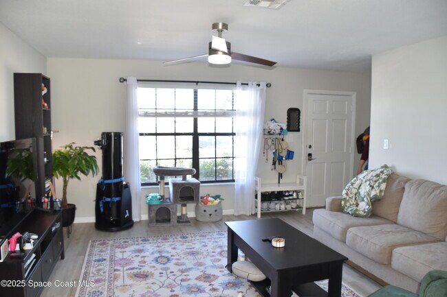 Foto del edificio - 1300 Arlington Ln NE