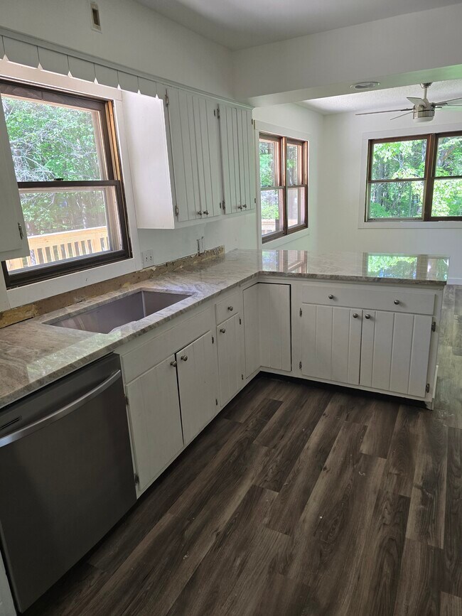 Cocina - 16265 Port Sheldon St