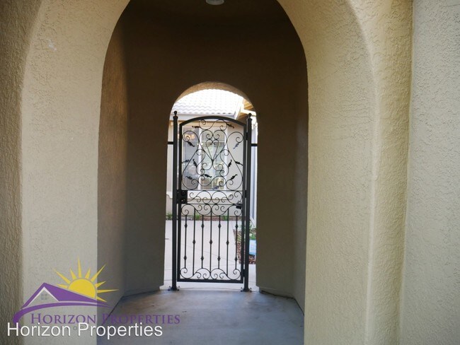 Building Photo - 5 br, 3.5 bath House - 5052 Garlenda Dr