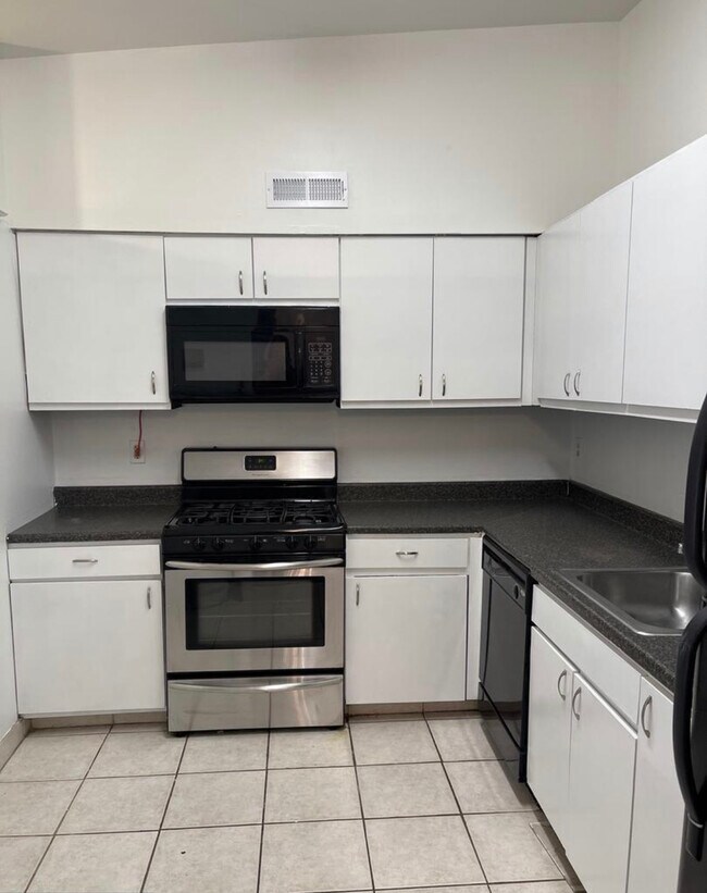 Foto del edificio - 60202 Delaire Landing Rd