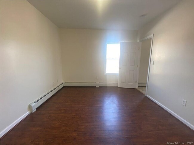 Building Photo - 285 Waterview Ave