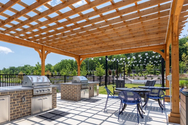 Building Photo - J Veridian At Upper Dublin
