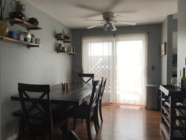 Dining room and balcony - 6715 Park Edge Dr