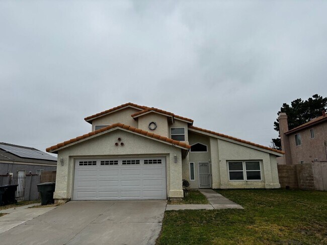 Foto del edificio - 4 Bedroom Single Family Home in Redlands