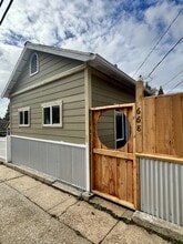 Building Photo - 668 S Auburn St