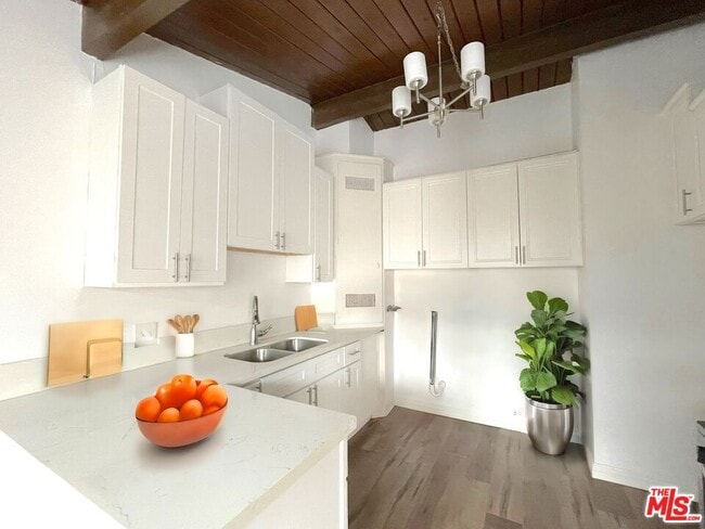Building Photo - 4419 W Rosecrans Ave