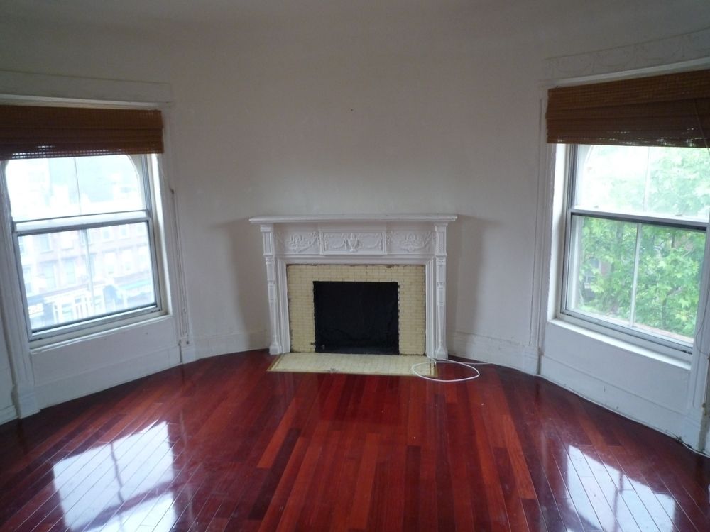 Primary Photo - 487 Clinton Ave