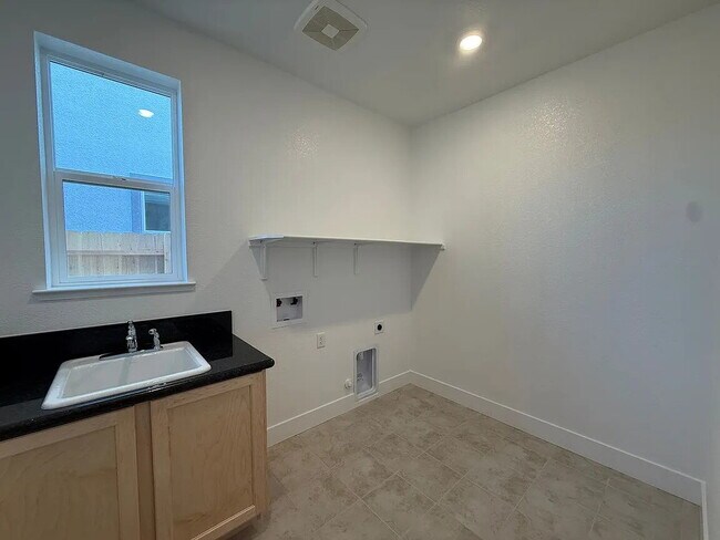 Foto del edificio - Be the first to enjoy this beautiful, newly built home near the Wild Hawk Golf Club
