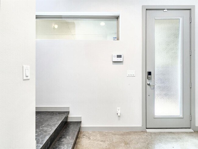 Foto del edificio - 1107 Mahan Dr