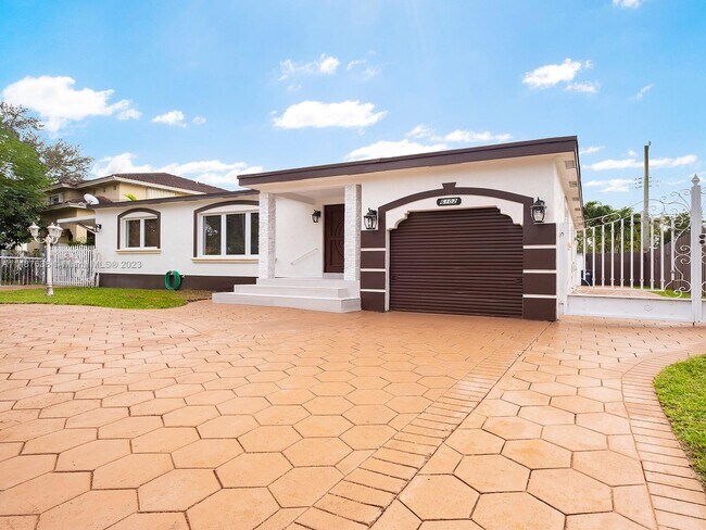 Foto del edificio - 6102 SW 13th St