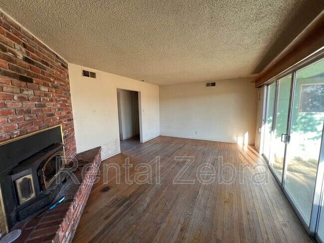 Foto del edificio - 12640 Le Grand Rd