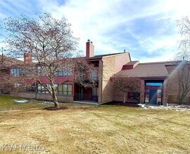 Building Photo - 875 GreenView Ct