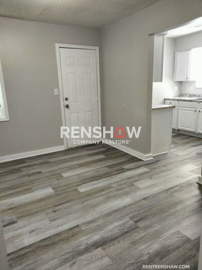Building Photo - Renovated 3 bedroom / 1 bath in UPTOWN