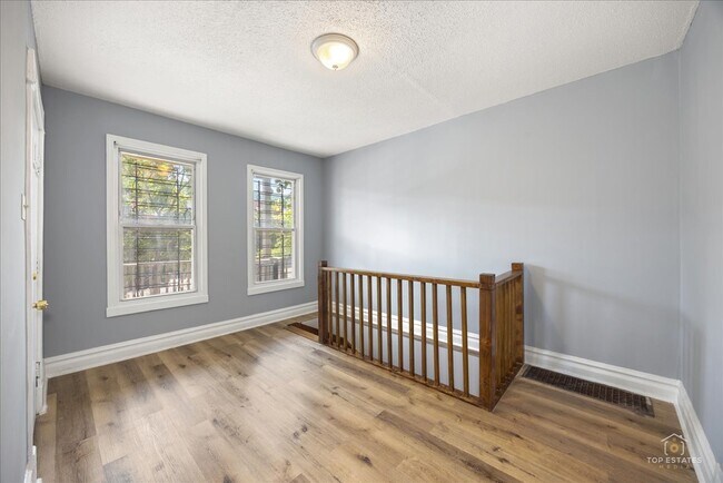 Foto del edificio - 3616 N Kedzie Ave