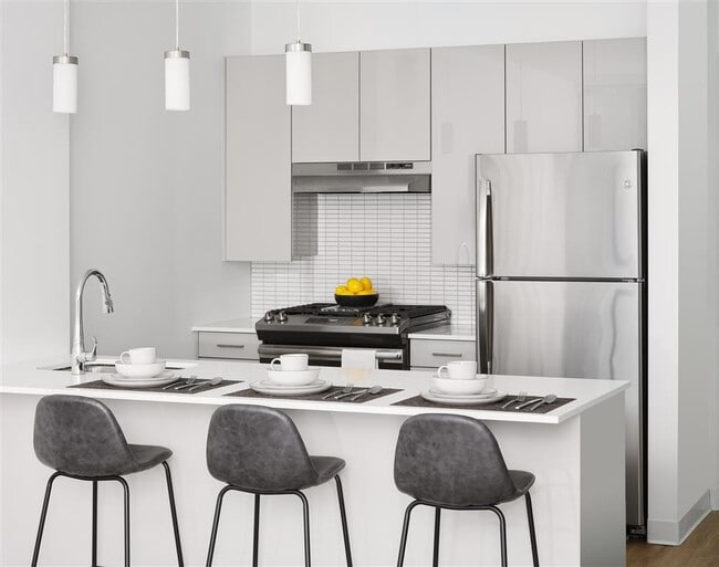 Building Photo - 336 S Halsted St