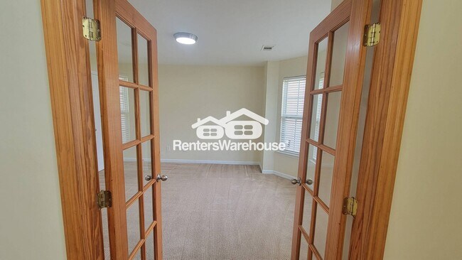 Building Photo - 118 Laughlin Dr