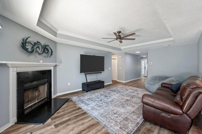 Building Photo - Charming, pet friendly, 3-Bedroom Home wit...