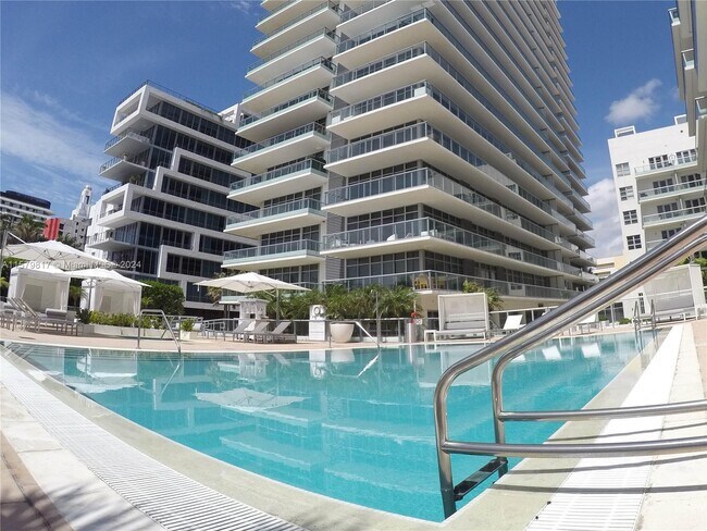 Building Photo - 3737 Collins Ave