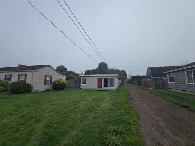 Building Photo - 1BR/1BA house on Henderson St. in Eureka!