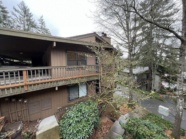 Foto del edificio - Newly Renovated 1Bd + 1Ba Condo in West Haven-Sylvan! No Stairs, Direct Access, Parking + Pool, S...